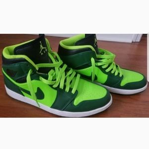 Nike Air Jordan 1 Mid Gorge Green Model 554724-330